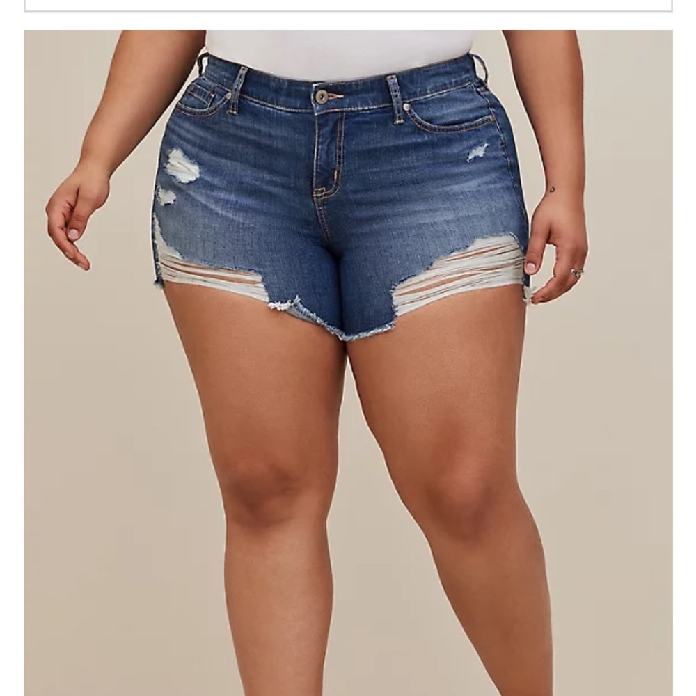 Torrid Size 12 Vintage Stretch 5” Inseam Mid-Rise Distressed Denim Shorts NWT